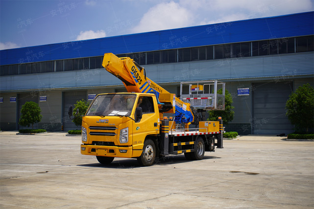 恭喜四川馬總喜提24米藍(lán)牌高空作業(yè)車(chē)