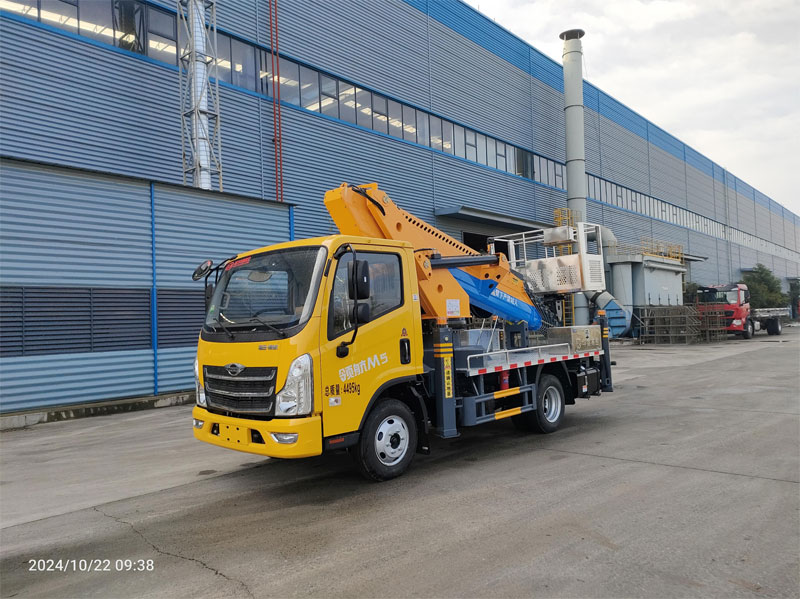 國(guó)六福田領(lǐng)航M5藍(lán)牌30米直臂高空作業(yè)車(chē)