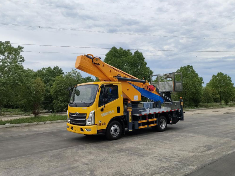 國(guó)六福田領(lǐng)航M5藍(lán)牌33米高空作業(yè)車(chē)